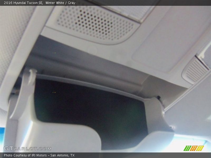 Winter White / Gray 2016 Hyundai Tucson SE