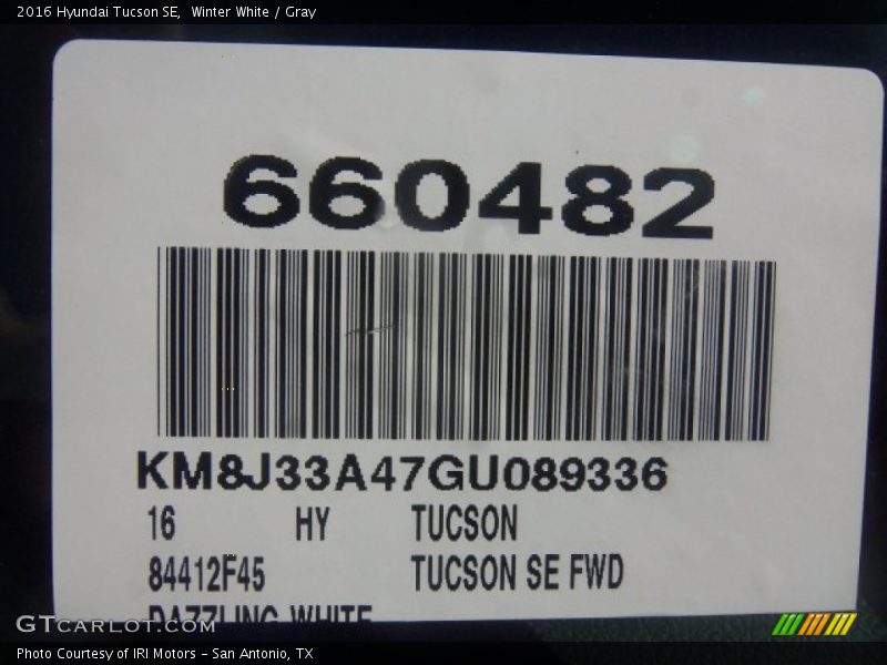Winter White / Gray 2016 Hyundai Tucson SE