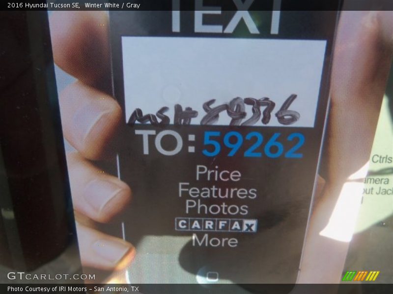 Winter White / Gray 2016 Hyundai Tucson SE