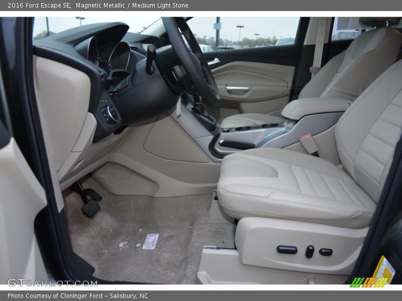Magnetic Metallic / Medium Light Stone 2016 Ford Escape SE