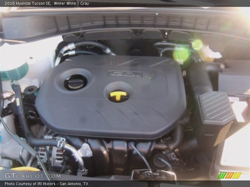 Winter White / Gray 2016 Hyundai Tucson SE