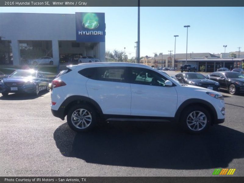 Winter White / Gray 2016 Hyundai Tucson SE