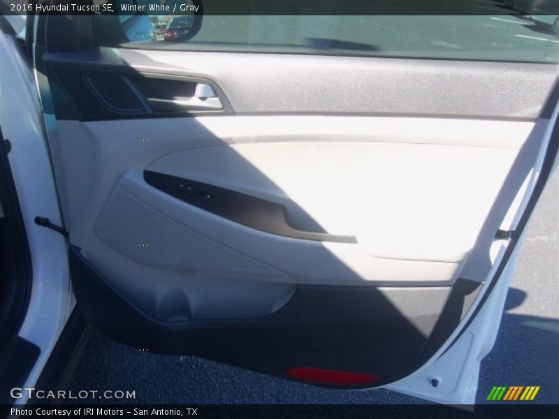 Winter White / Gray 2016 Hyundai Tucson SE