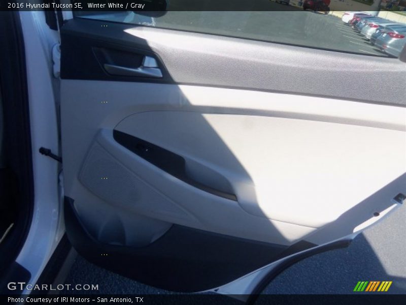 Winter White / Gray 2016 Hyundai Tucson SE