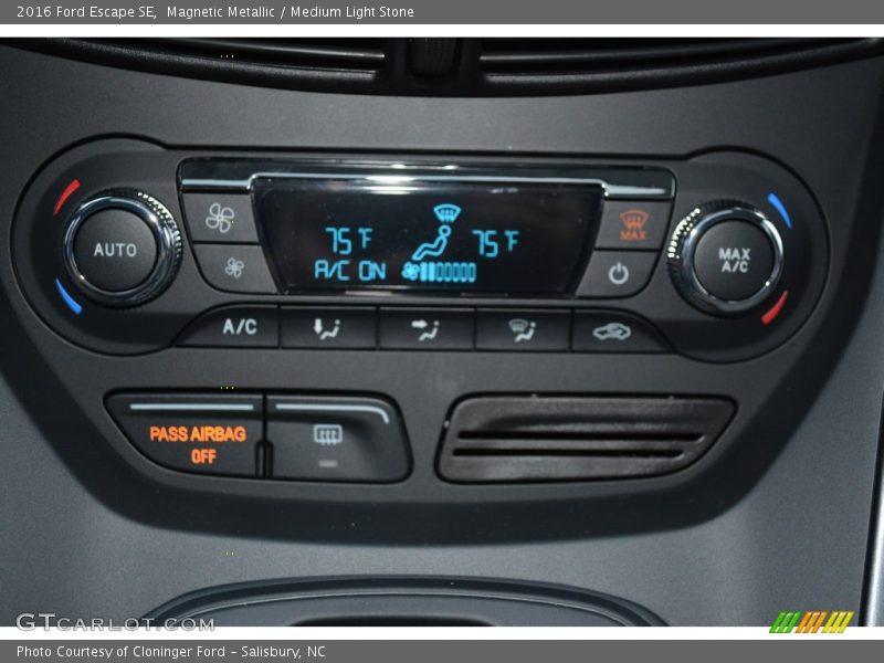 Magnetic Metallic / Medium Light Stone 2016 Ford Escape SE