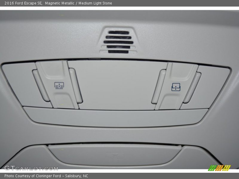 Magnetic Metallic / Medium Light Stone 2016 Ford Escape SE