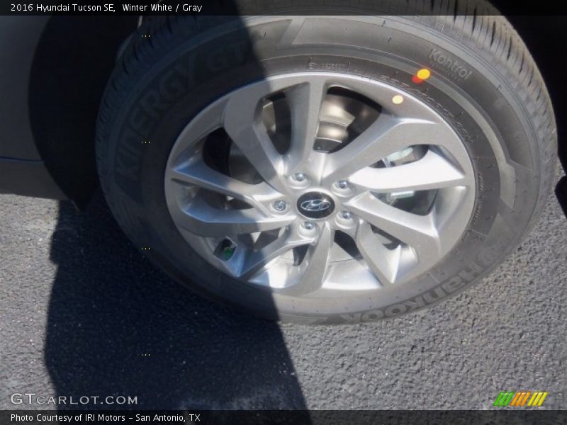 Winter White / Gray 2016 Hyundai Tucson SE