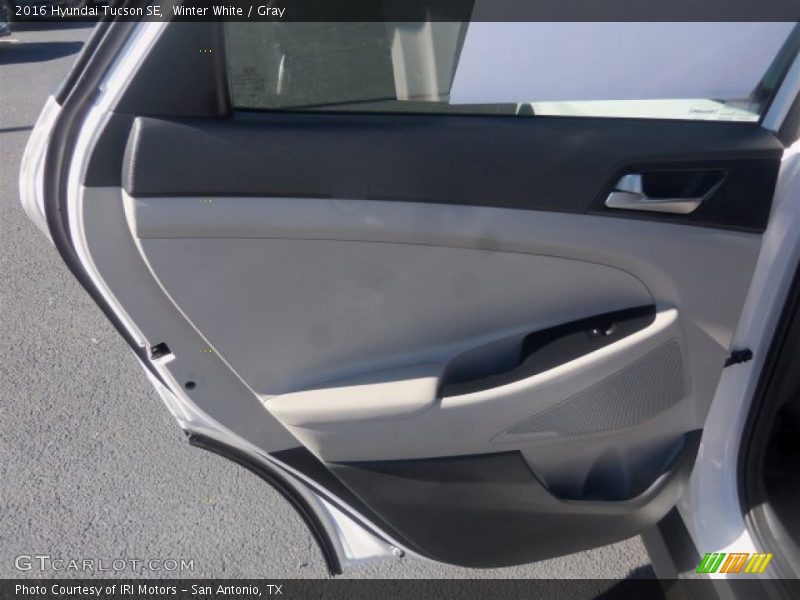 Winter White / Gray 2016 Hyundai Tucson SE