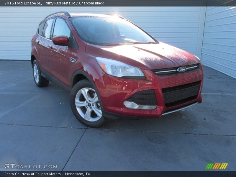 Ruby Red Metallic / Charcoal Black 2016 Ford Escape SE