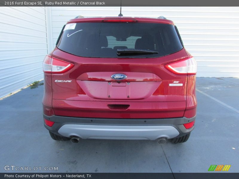 Ruby Red Metallic / Charcoal Black 2016 Ford Escape SE