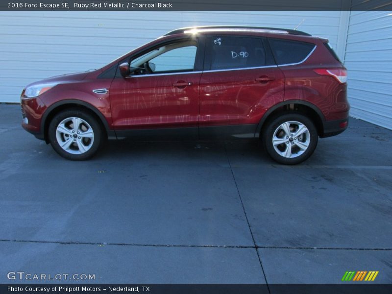 Ruby Red Metallic / Charcoal Black 2016 Ford Escape SE