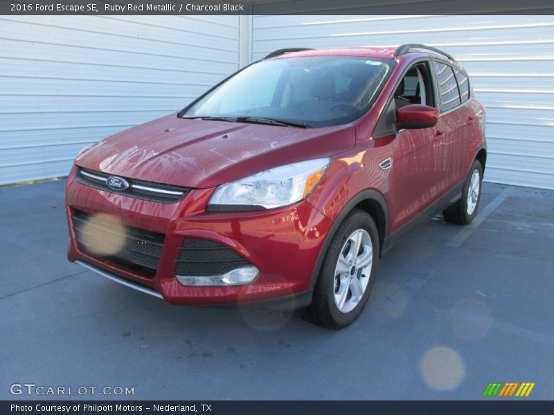 Ruby Red Metallic / Charcoal Black 2016 Ford Escape SE