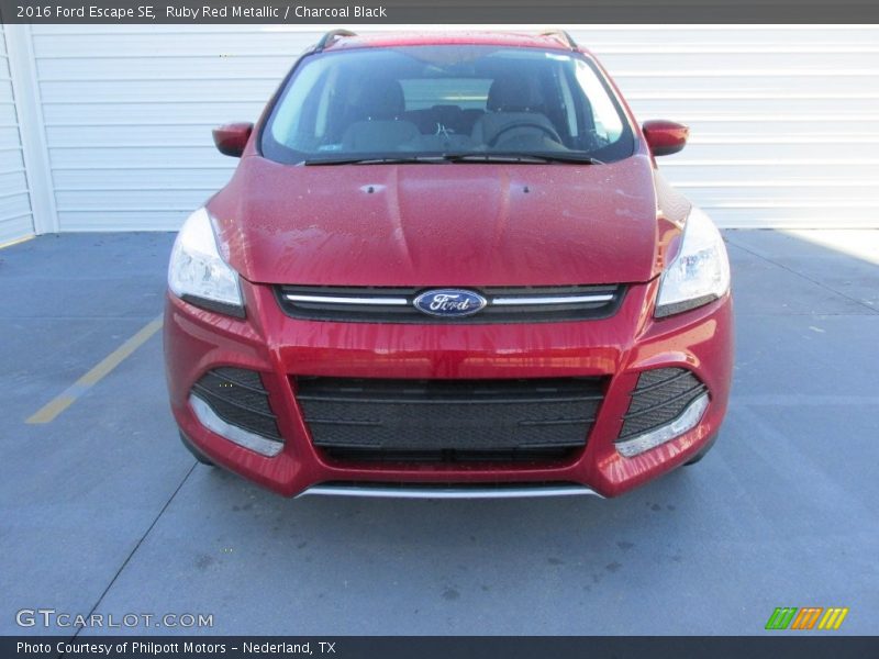 Ruby Red Metallic / Charcoal Black 2016 Ford Escape SE
