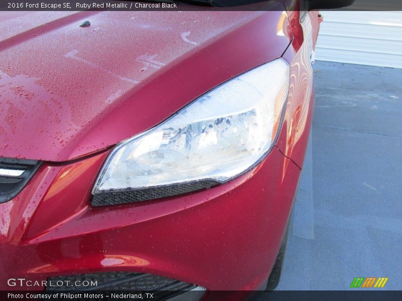 Ruby Red Metallic / Charcoal Black 2016 Ford Escape SE