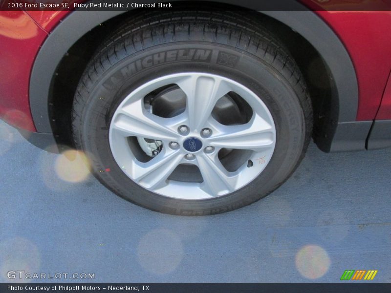 Ruby Red Metallic / Charcoal Black 2016 Ford Escape SE