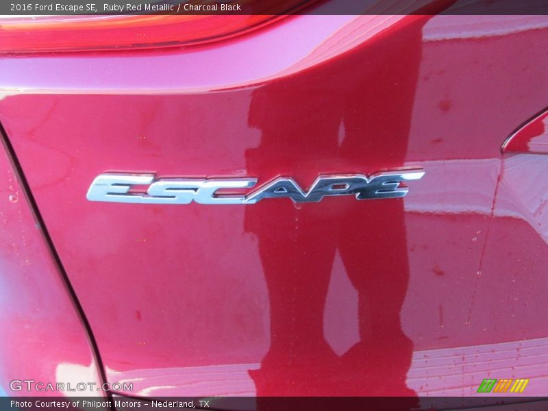 Ruby Red Metallic / Charcoal Black 2016 Ford Escape SE