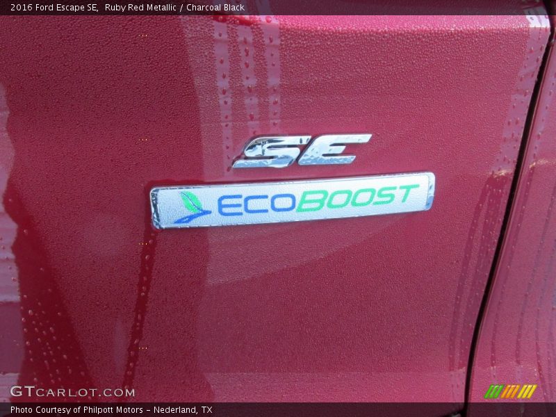 Ruby Red Metallic / Charcoal Black 2016 Ford Escape SE