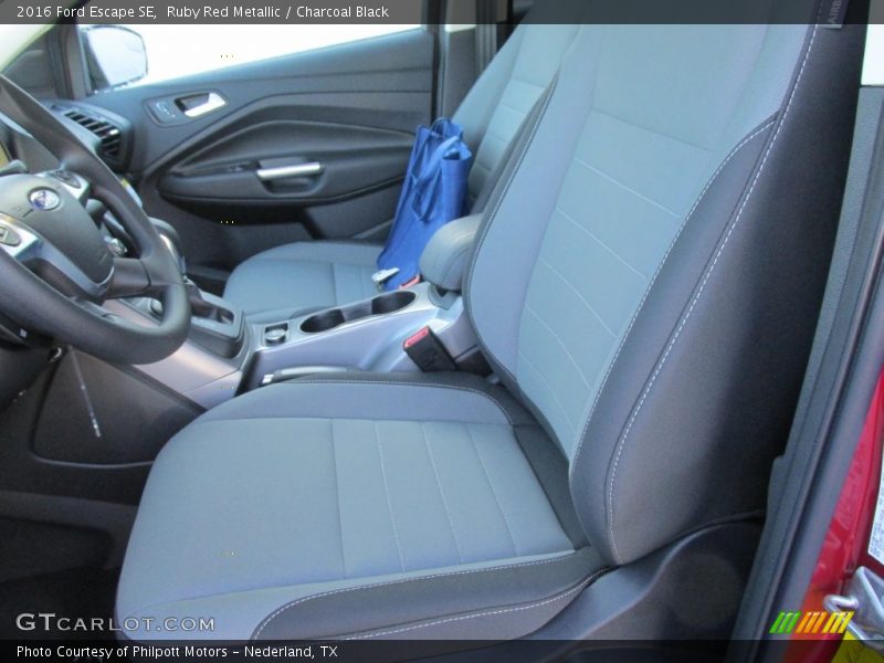 Ruby Red Metallic / Charcoal Black 2016 Ford Escape SE