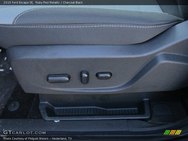 Ruby Red Metallic / Charcoal Black 2016 Ford Escape SE