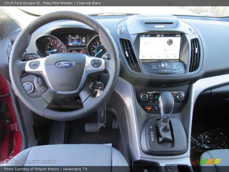 Ruby Red Metallic / Charcoal Black 2016 Ford Escape SE