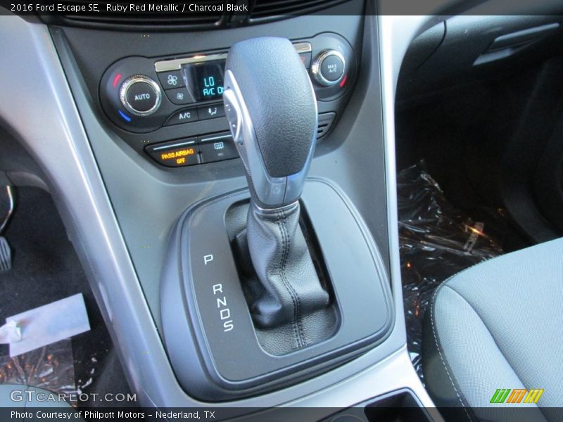 Ruby Red Metallic / Charcoal Black 2016 Ford Escape SE