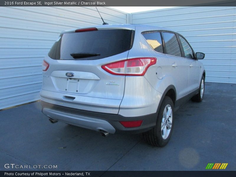 Ingot Silver Metallic / Charcoal Black 2016 Ford Escape SE