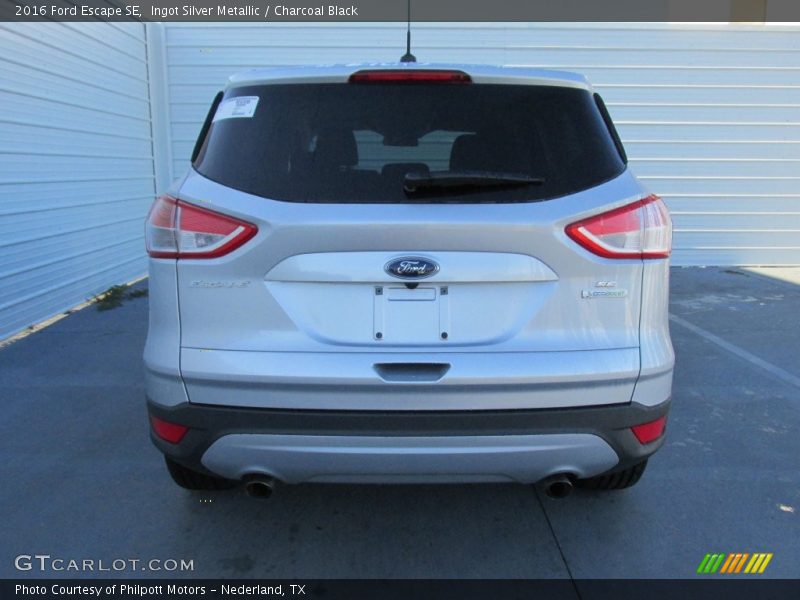Ingot Silver Metallic / Charcoal Black 2016 Ford Escape SE
