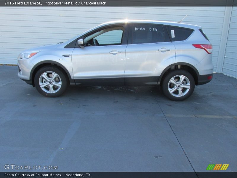 Ingot Silver Metallic / Charcoal Black 2016 Ford Escape SE