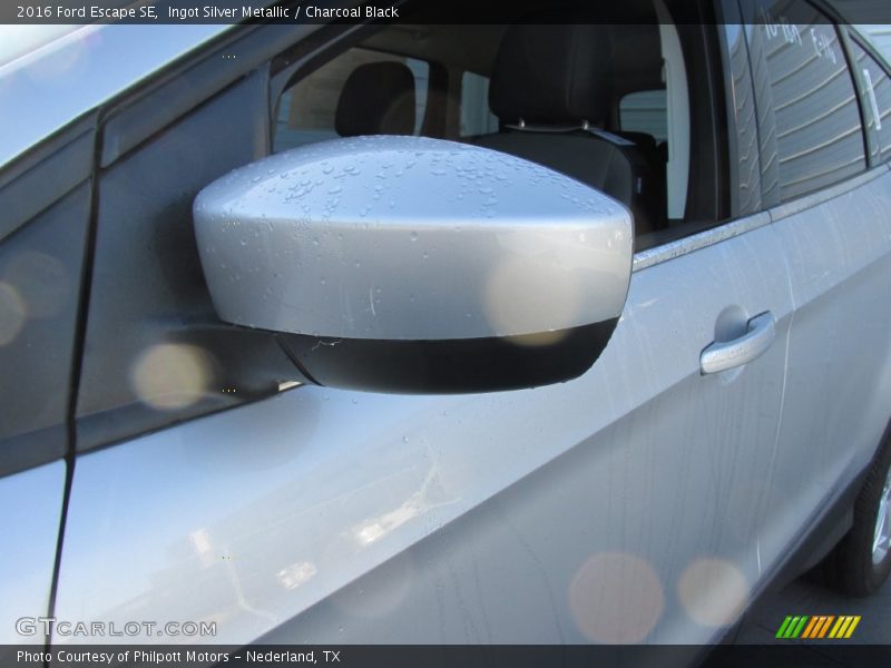 Ingot Silver Metallic / Charcoal Black 2016 Ford Escape SE