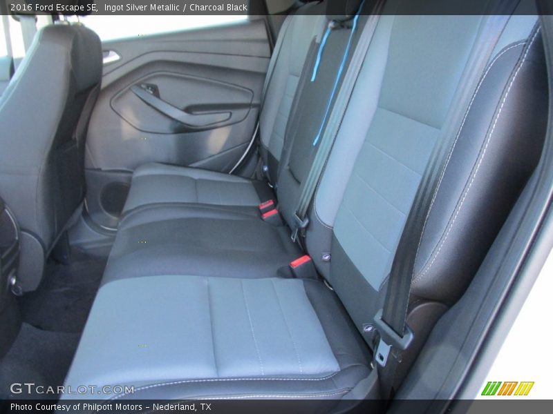 Ingot Silver Metallic / Charcoal Black 2016 Ford Escape SE