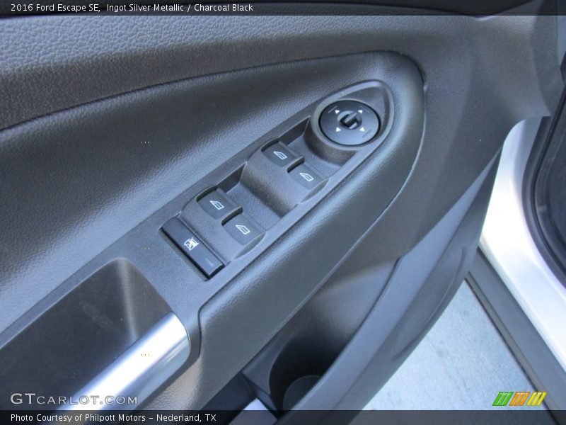 Ingot Silver Metallic / Charcoal Black 2016 Ford Escape SE
