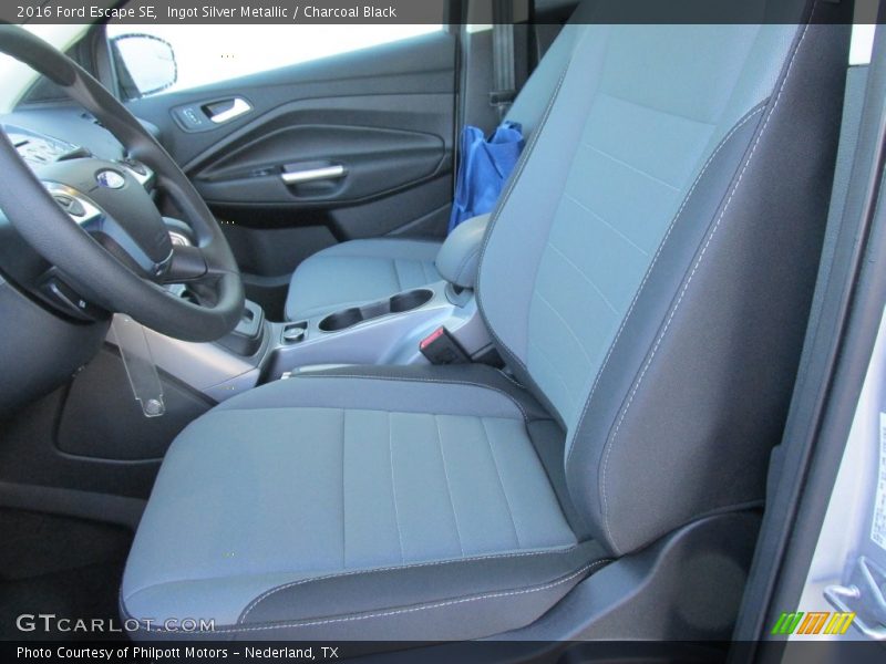 Ingot Silver Metallic / Charcoal Black 2016 Ford Escape SE