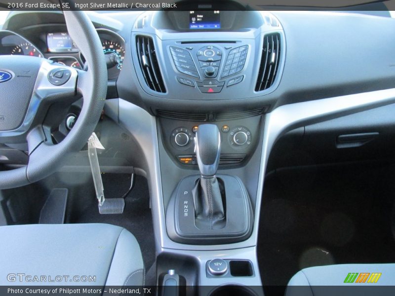 Ingot Silver Metallic / Charcoal Black 2016 Ford Escape SE
