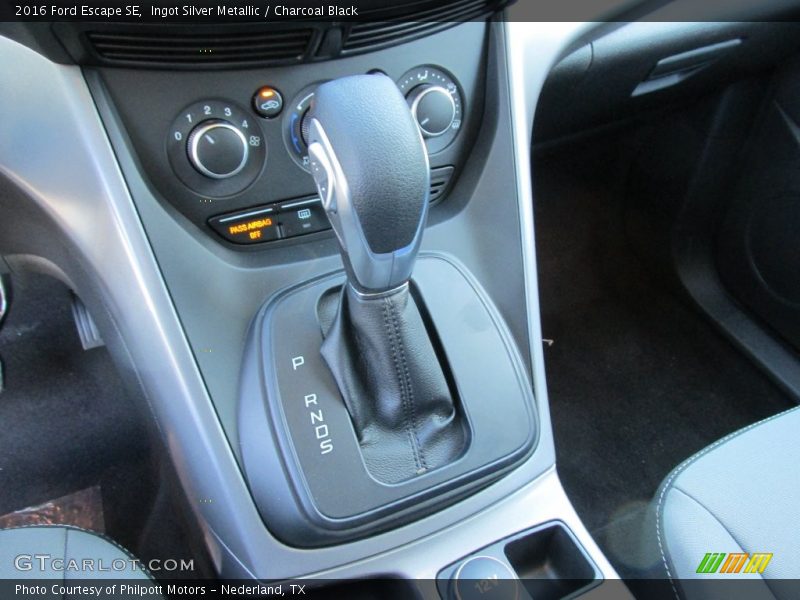 Ingot Silver Metallic / Charcoal Black 2016 Ford Escape SE