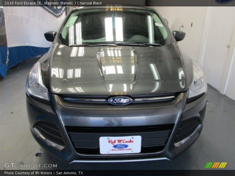 Magnetic Metallic / Charcoal Black 2016 Ford Escape SE