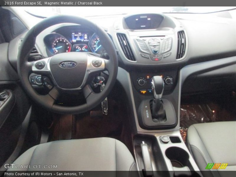 Magnetic Metallic / Charcoal Black 2016 Ford Escape SE