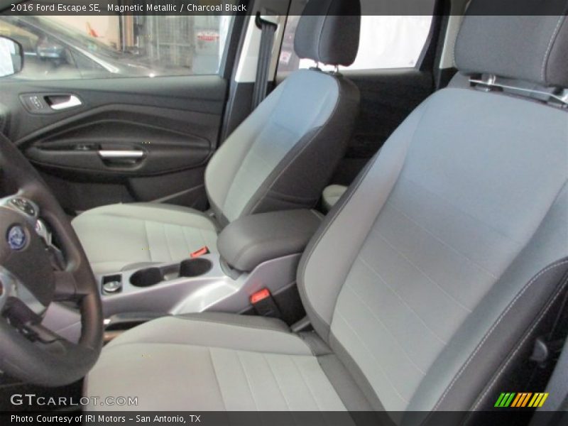Magnetic Metallic / Charcoal Black 2016 Ford Escape SE