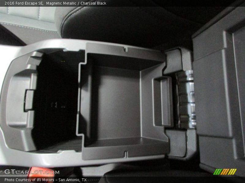 Magnetic Metallic / Charcoal Black 2016 Ford Escape SE