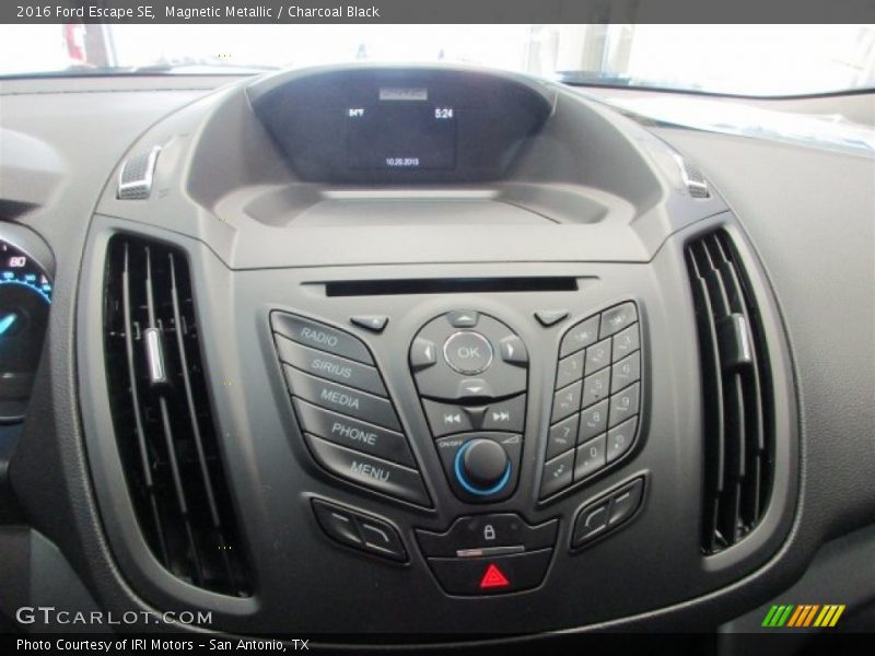 Magnetic Metallic / Charcoal Black 2016 Ford Escape SE