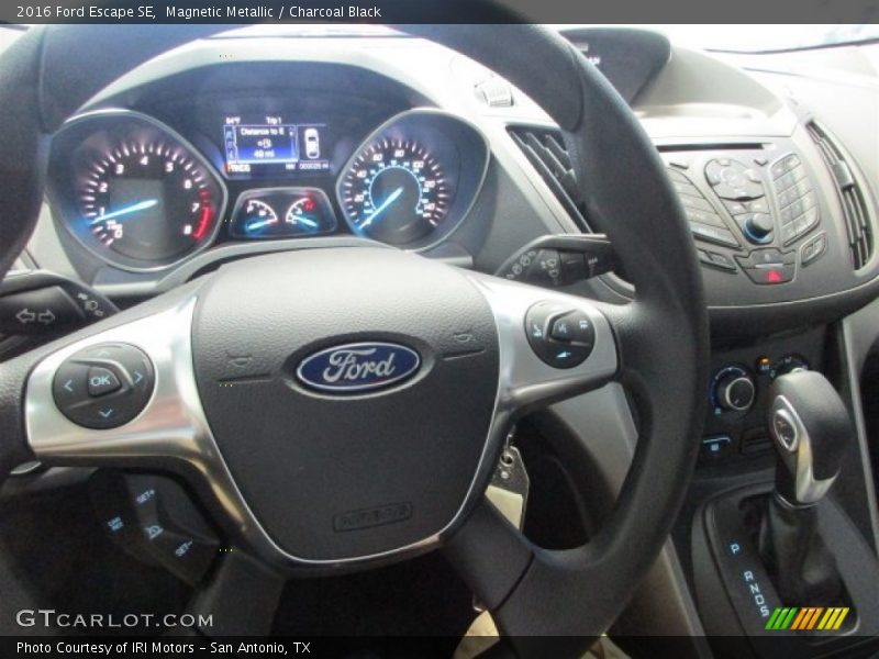 Magnetic Metallic / Charcoal Black 2016 Ford Escape SE