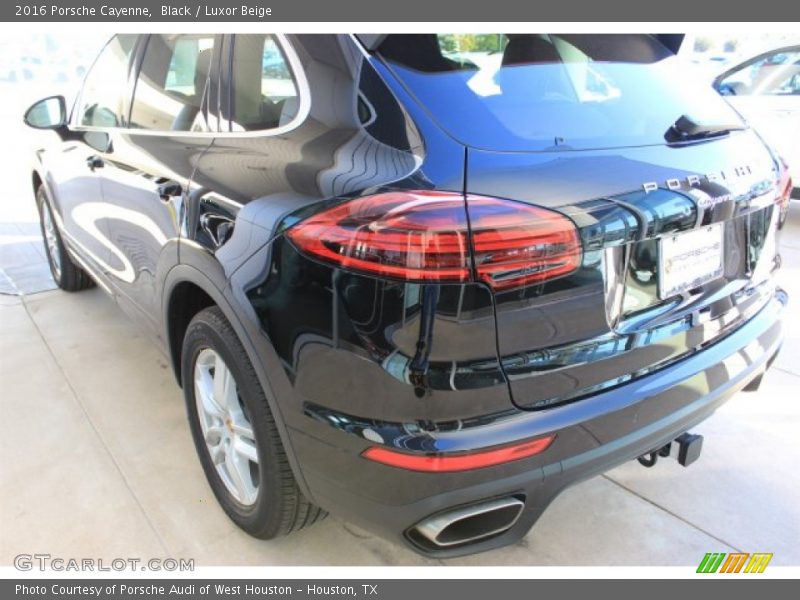 Black / Luxor Beige 2016 Porsche Cayenne