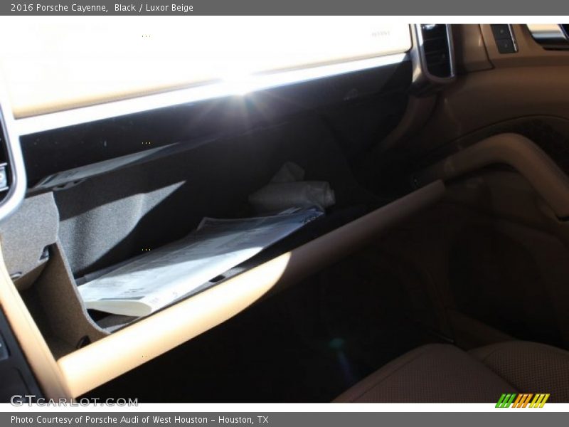 Black / Luxor Beige 2016 Porsche Cayenne