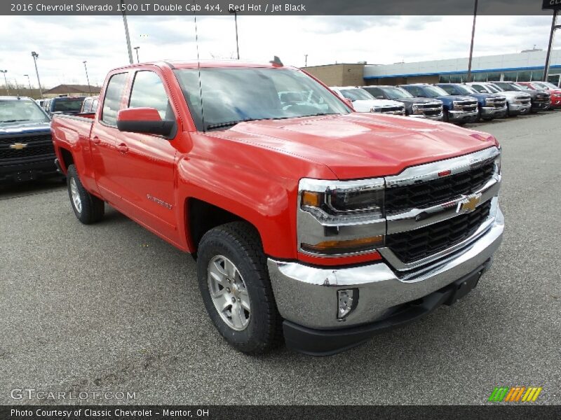 Front 3/4 View of 2016 Silverado 1500 LT Double Cab 4x4