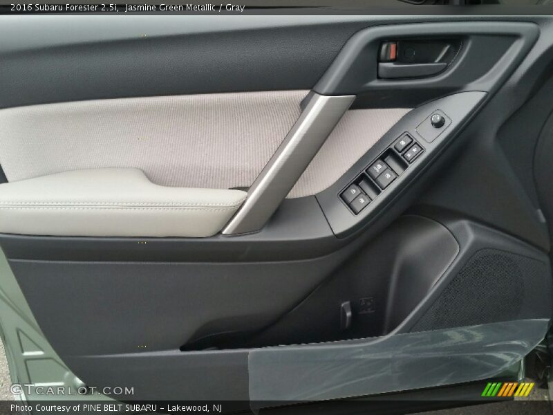 Jasmine Green Metallic / Gray 2016 Subaru Forester 2.5i