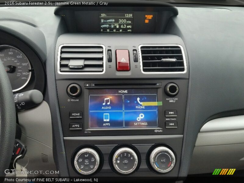 Jasmine Green Metallic / Gray 2016 Subaru Forester 2.5i