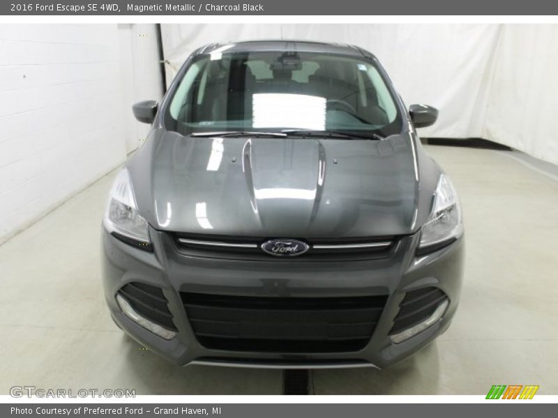 Magnetic Metallic / Charcoal Black 2016 Ford Escape SE 4WD