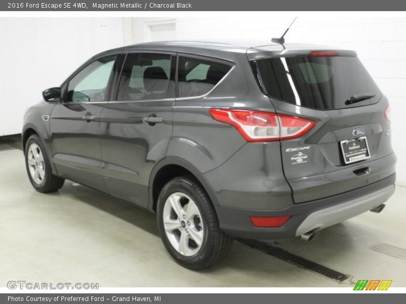Magnetic Metallic / Charcoal Black 2016 Ford Escape SE 4WD