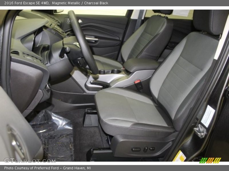 Magnetic Metallic / Charcoal Black 2016 Ford Escape SE 4WD