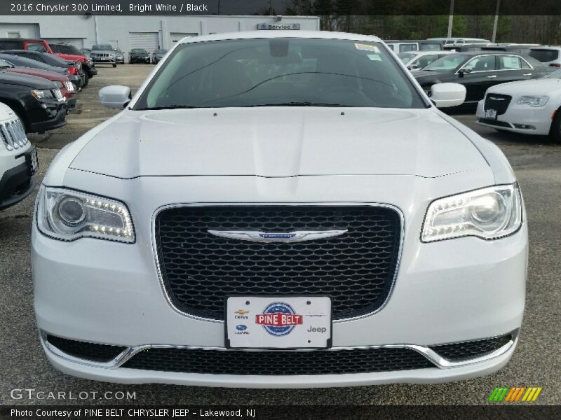 Bright White / Black 2016 Chrysler 300 Limited