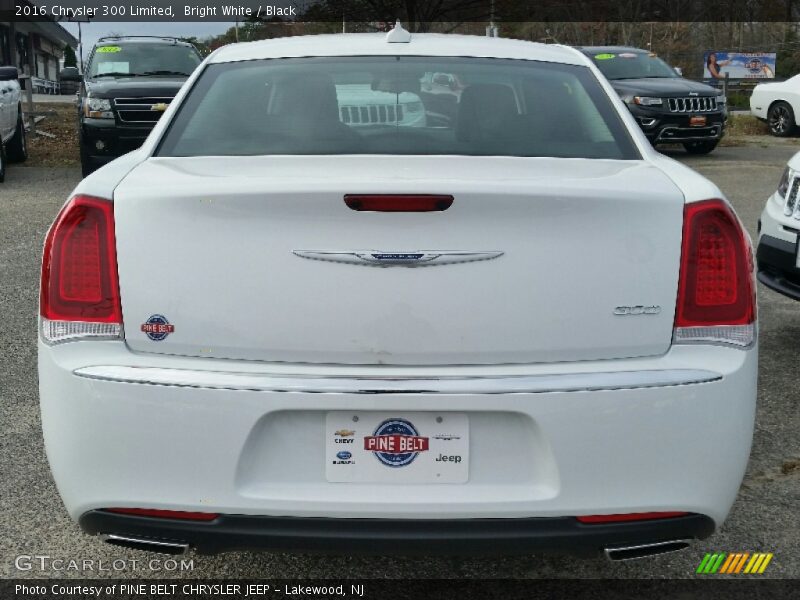 Bright White / Black 2016 Chrysler 300 Limited